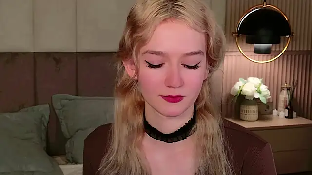 NaomiLoys online show from 02/26/25, 02:08