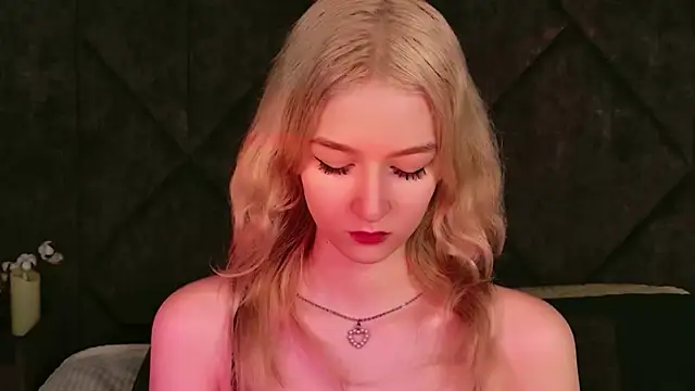 NaomiLoys online show from 11/18/25, 10:51