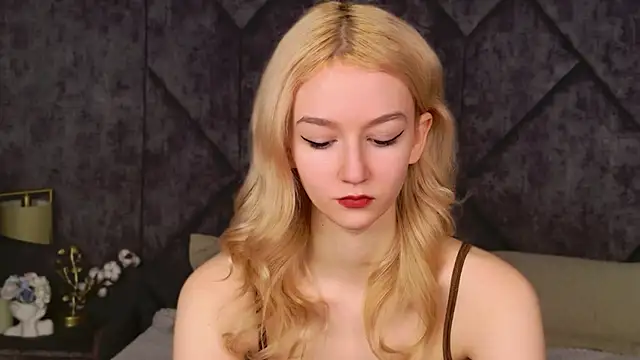 NaomiLoys online show from 03/06/26, 03:51