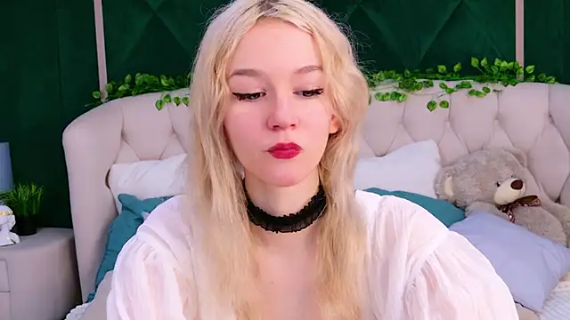 NaomiLoys online show from 03/06/25, 08:48