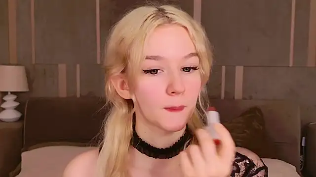 NaomiLoys online show from 02/27/25, 04:02