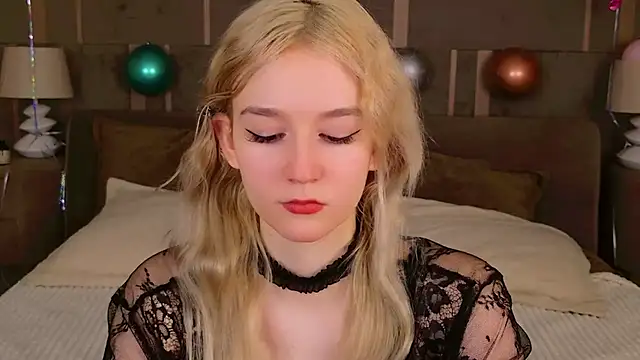 NaomiLoys online show from 02/15/25, 10:52