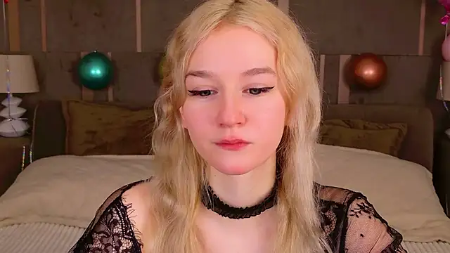 NaomiLoys online show from 02/15/25, 12:04