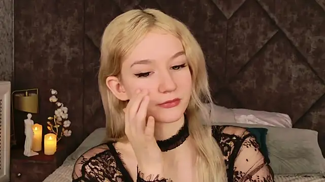 NaomiLoys online show from 02/21/25, 11:54