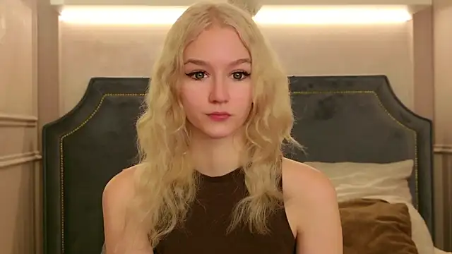 NaomiLoys online show from 09/19/25, 10:52