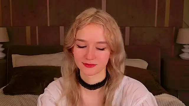 NaomiLoys online show from 02/10/25, 03:35