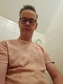 Snapshot of Hectorthyssen1 chatting on 07/18/26, 01:52 Hectorthyssen1 online show from 07/18/26, 01:52