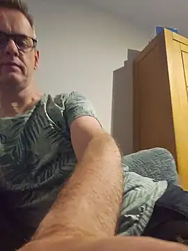 Snapshot of Hectorthyssen1 chatting on 07/09/26, 11:04 Hectorthyssen1 online show from 07/09/26, 11:04