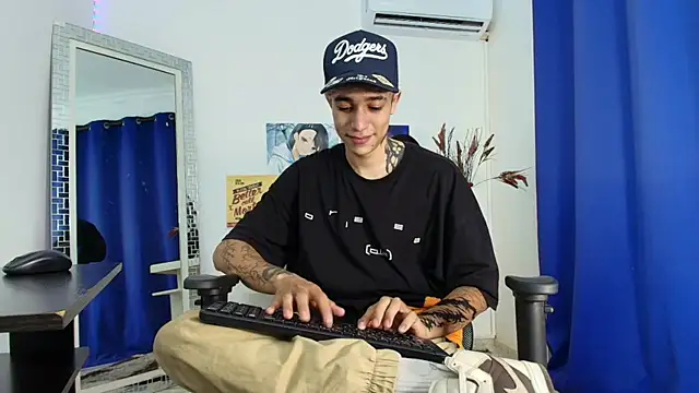 Zacktk7 online show from 03/19/25, 08:22