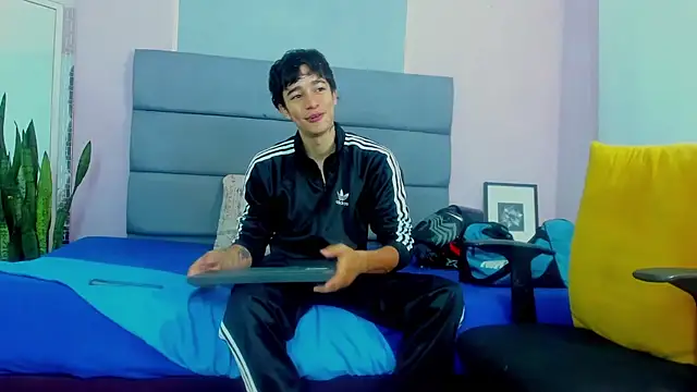 Zacktk7 online show from 02/08/25, 02:38