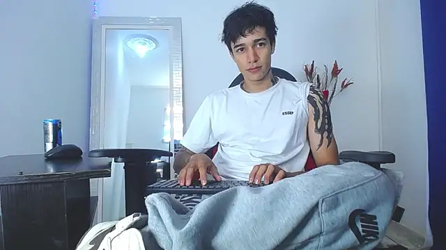 Zacktk7 online show from 02/04/25, 07:44