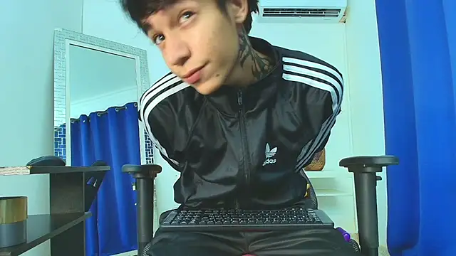 Zacktk7 online show from 02/19/25, 08:31