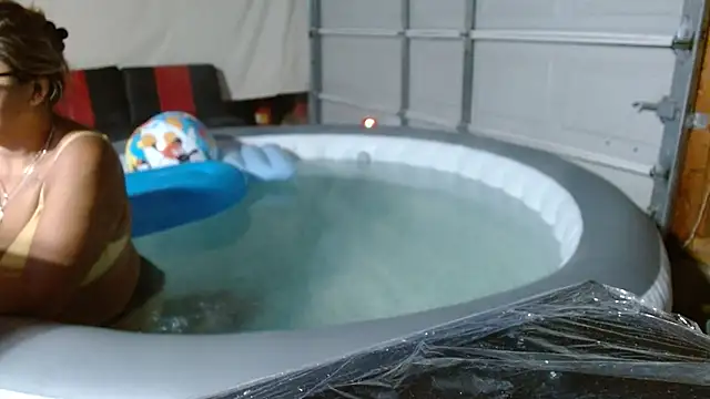 Snapshot of 69vivian chatting on 01/06/25, 01:31 69vivian online show from 01/06/25, 01:31