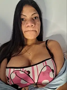 Snapshot of charllottebrasilian chatting on 07/04/26, 11:38 charllottebrasilian online show from 07/04/26, 11:38