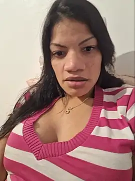 Snapshot of charllottebrasilian chatting on 06/16/26, 01:27 charllottebrasilian online show from 06/16/26, 01:27