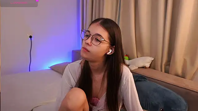 Snapshot of Leela_sun chatting on 07/03/26, 04:41 Leela sun online show from 07/03/26, 04:41