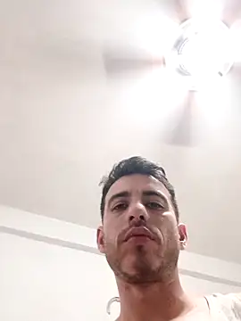 jhonyhot9292 online show from 03/03/26, 07:48