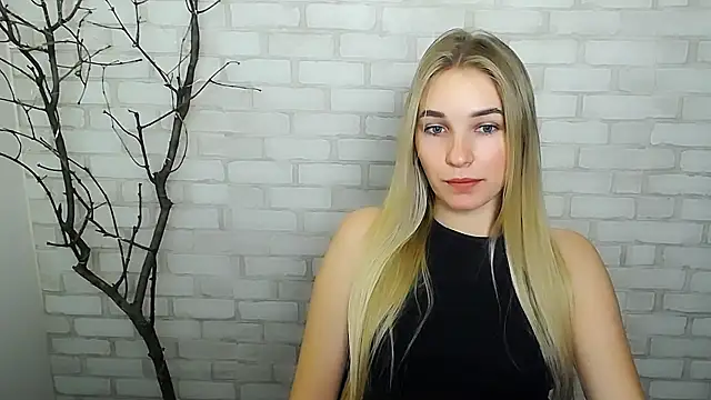 Snapshot of Queen_ofLove chatting on 12/18/24, 11:40 Queen ofLove online show from 12/18/24, 11:40