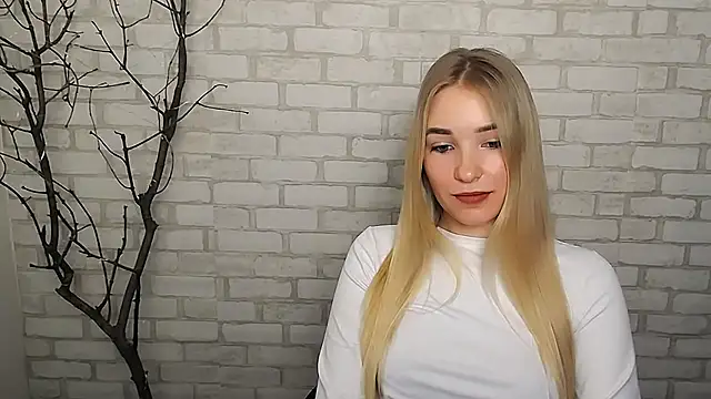 Snapshot of Queen_ofLove chatting on 12/21/24, 10:39 Queen ofLove online show from 12/21/24, 10:39