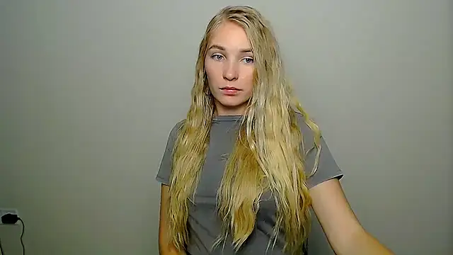 Snapshot of Queen_ofLove chatting on 10/07/25, 10:55 Queen ofLove online show from 10/07/25, 10:55