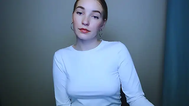 Snapshot of Queen_ofLove chatting on 11/27/25, 07:58 Queen ofLove online show from 11/27/25, 07:58