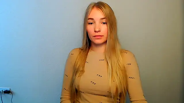 Snapshot of Queen_ofLove chatting on 10/12/25, 11:44 Queen ofLove online show from 10/12/25, 11:44