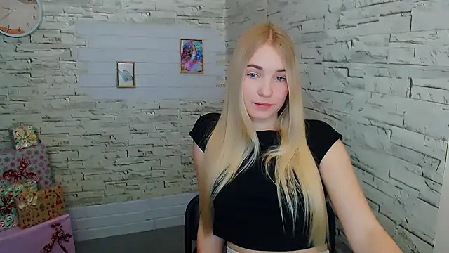 Snapshot of Queen_ofLove chatting on 01/12/25, 12:23 Queen ofLove online show from 01/12/25, 12:23