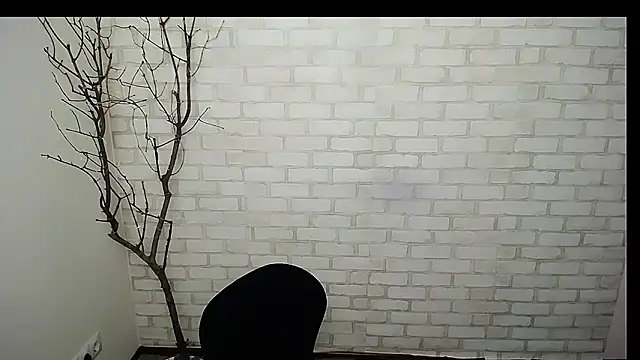 Snapshot of Queen_ofLove chatting on 02/14/25, 10:06 Queen ofLove online show from 02/14/25, 10:06