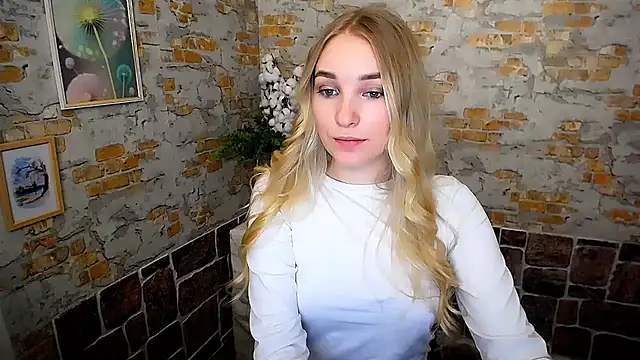 Snapshot of Queen_ofLove chatting on 02/18/25, 05:09 Queen ofLove online show from 02/18/25, 05:09