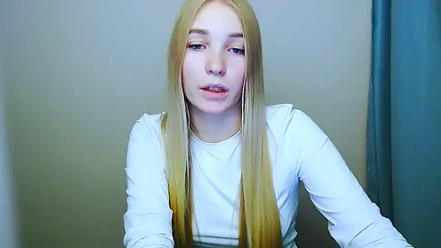 Snapshot of Queen_ofLove chatting on 12/03/25, 09:36 Queen ofLove online show from 12/03/25, 09:36