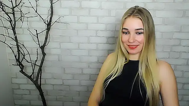 Snapshot of Queen_ofLove chatting on 12/18/24, 08:14 Queen ofLove online show from 12/18/24, 08:14