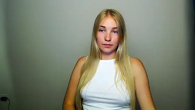 Snapshot of Queen_ofLove chatting on 09/20/25, 06:35 Queen ofLove online show from 09/20/25, 06:35