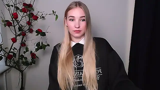 Snapshot of Queen_ofLove chatting on 11/14/25, 02:21 Queen ofLove online show from 11/14/25, 02:21