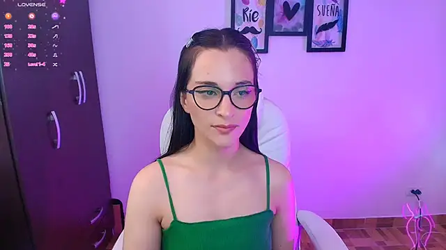 Snapshot of mariaan_m_ chatting on 02/25/25, 09:15 mariaan m online show from 02/25/25, 09:15