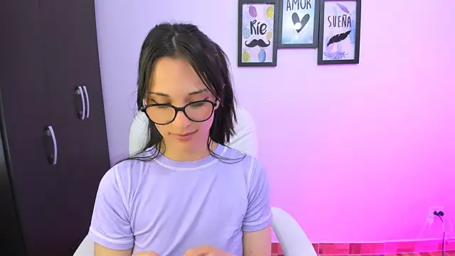 Snapshot of mariaan_m_ chatting on 02/15/25, 01:42 mariaan m online show from 02/15/25, 01:42