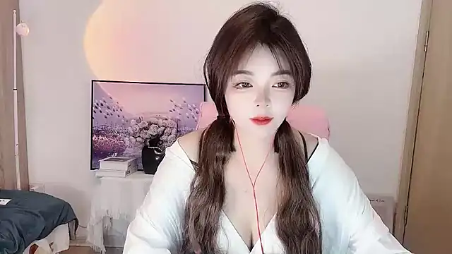 Snapshot of Mia-88-66 chatting on 12/04/24, 05:05 Mia-88-66 online show from 12/04/24, 05:05