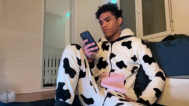 Snapshot of Ryan-hot chatting on 01/17/26, 01:04 Ryan-hot online show from 01/17/26, 01:04