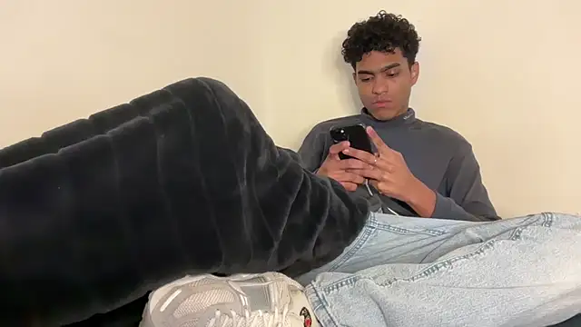 Ryan-hot online show from 12/03/25, 10:09