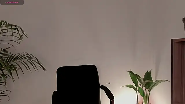 CherryyBrrr1 online show from 12/15/25, 08:25