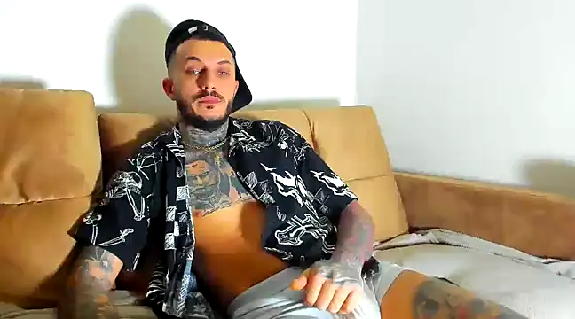 Snapshot of MentoXXL chatting on 12/18/24, 08:14 MentoXXL online show from 12/18/24, 08:14