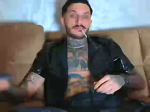 Snapshot of MentoXXL chatting on 10/26/25, 10:15 MentoXXL online show from 10/26/25, 10:15