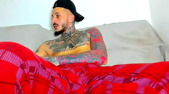 Snapshot of MentoXXL chatting on 12/21/24, 06:11 MentoXXL online show from 12/21/24, 06:11