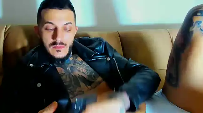 Snapshot of MentoXXL chatting on 01/03/25, 04:59 MentoXXL online show from 01/03/25, 04:59