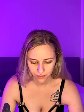 lunawolf21 online show from 11/17/25, 07:34