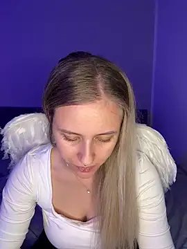 lunawolf21 online show from 12/03/25, 07:30