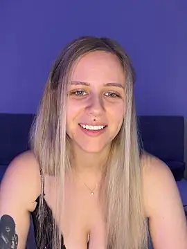 lunawolf21 online show from 12/18/25, 07:35