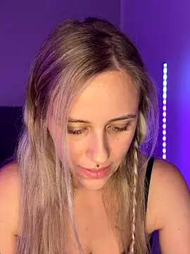 lunawolf21 online show from 11/15/25, 06:34