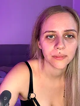 lunawolf21 online show from 11/12/25, 07:45