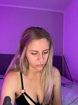 lunawolf21 online show from 11/13/25, 07:34