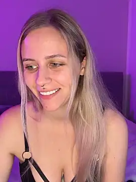 lunawolf21 online show from 11/18/25, 07:33